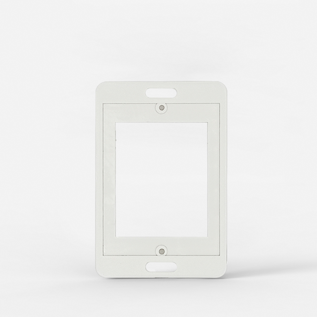 TAPA Y DISTANCIADOR BAUHAUS BLANCA CON RIBETE